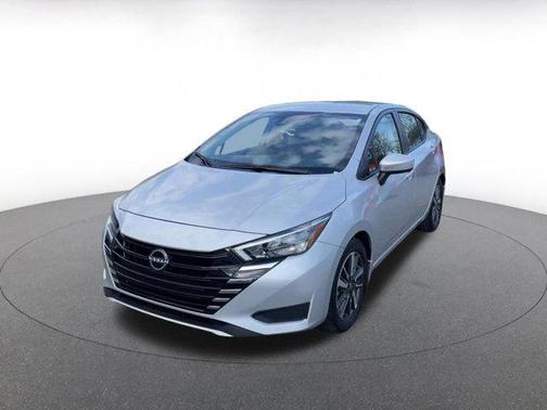 Brilliant Silver Metallic 2025 Nissan Versa 1.6 SV