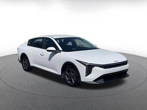 Snow White Pearl 2025 Kia K4 LXS