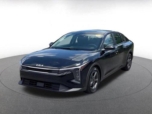 Aurora Black Pearl 2025 Kia K4 LXS
