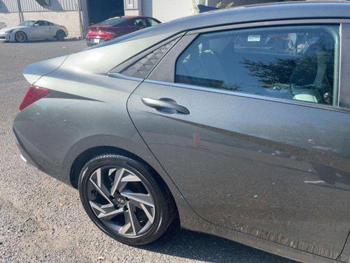 2025 Hyundai ELANTRA HEV Limited