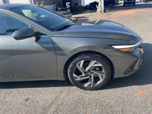 2025 Hyundai ELANTRA HEV Limited