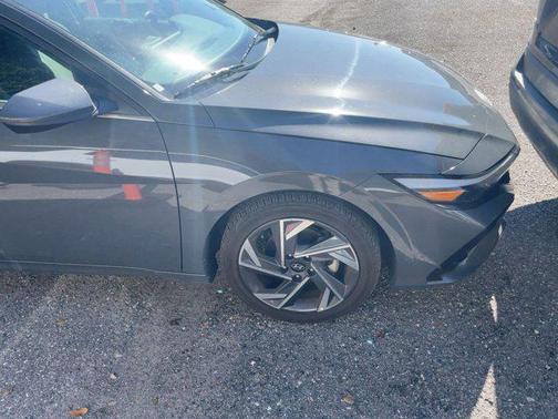 2025 Hyundai ELANTRA SEL