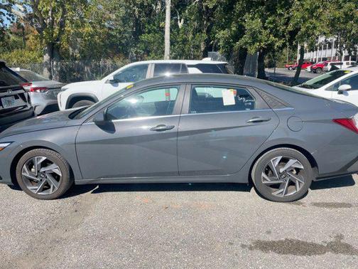 2025 Hyundai ELANTRA SEL