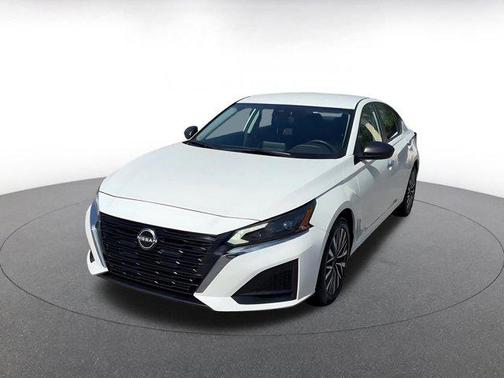 Glacier White 2025 Nissan Altima SV FWD