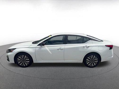 Glacier White 2025 Nissan Altima SV FWD