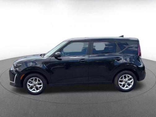 Fusion Black 2025 Kia Soul LX