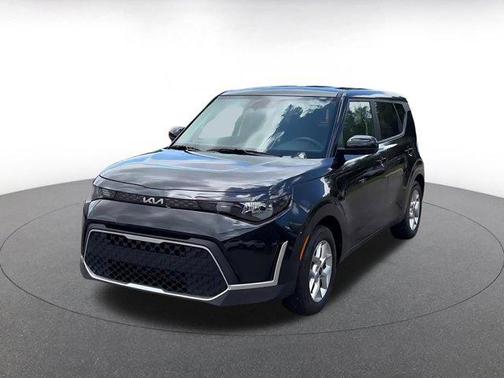 Fusion Black 2025 Kia Soul LX