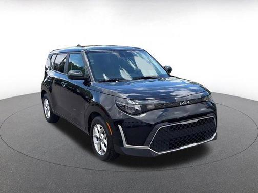 Fusion Black 2025 Kia Soul LX