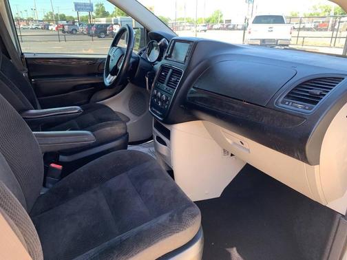 Granite Pearlcoat 2017 Dodge Grand Caravan SE