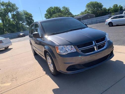 Granite Pearlcoat 2017 Dodge Grand Caravan SE