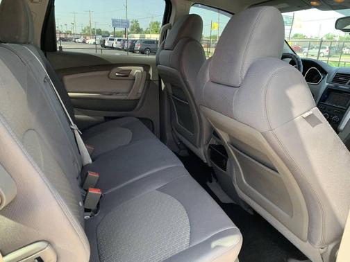 Silver Ice Metallic 2012 Chevrolet Traverse LT