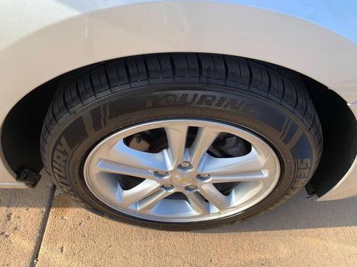 Silver Ice Metallic 2018 Chevrolet Cruze LT