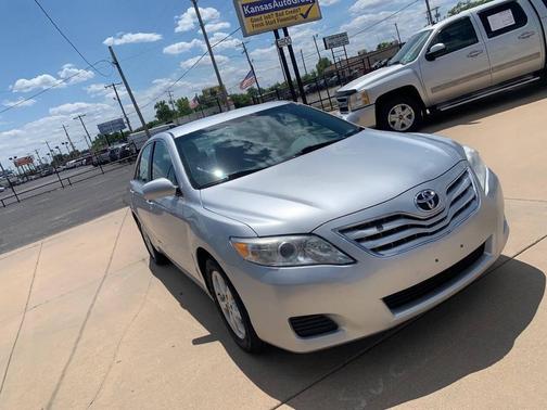 Classic Silver Metallic 2011 Toyota Camry LE