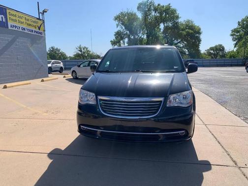 Brilliant Black Crystal Pearlcoat 2016 Chrysler Town & Country Touring