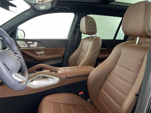 Obsidian Black Metallic 2025 Mercedes-Benz GLS 450