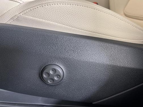 2025 Mercedes-Benz GLC 350e Base