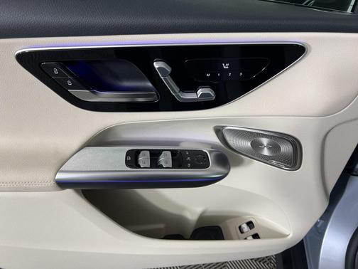 2025 Mercedes-Benz GLC 350e Base