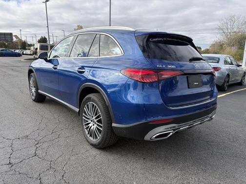 2025 Mercedes-Benz GLC 300 4MATIC