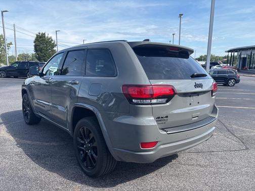 2022 Jeep Grand Cherokee Laredo