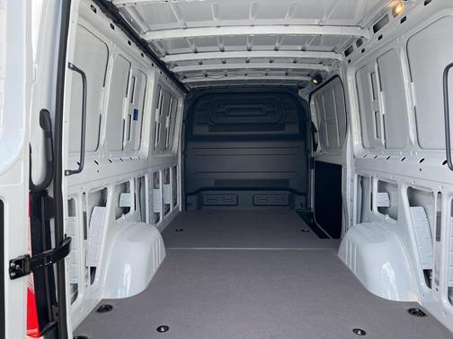 2025 Mercedes-Benz Sprinter 2500 Standard Roof