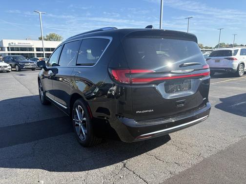 2025 Chrysler Pacifica L