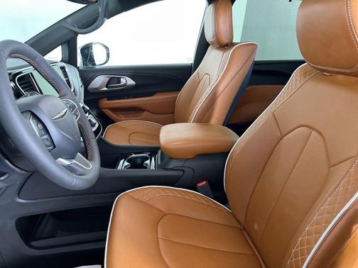 2025 Chrysler Pacifica L