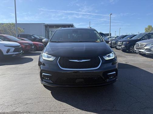 2025 Chrysler Pacifica L