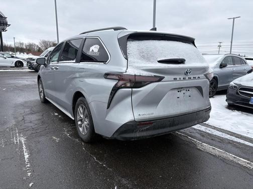 2025 Toyota Sienna XLE