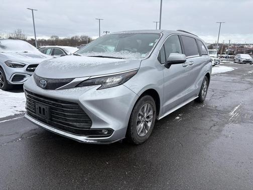 2025 Toyota Sienna XLE
