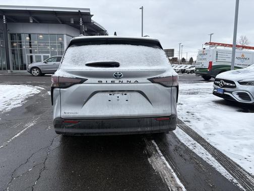 2025 Toyota Sienna XLE