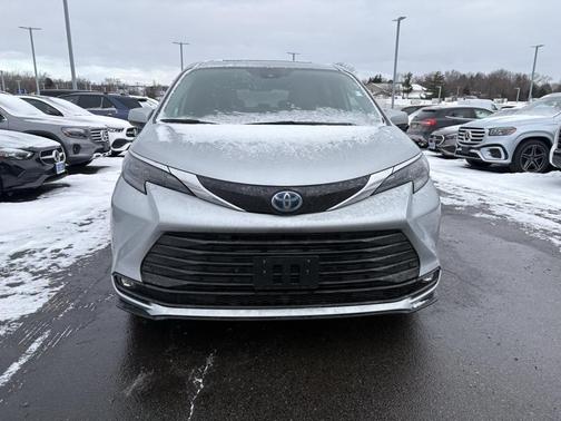 2025 Toyota Sienna XLE