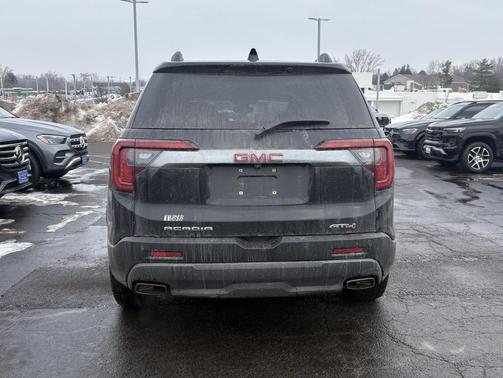 2022 GMC Acadia AWD AT4