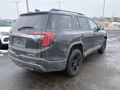2022 GMC Acadia AWD AT4
