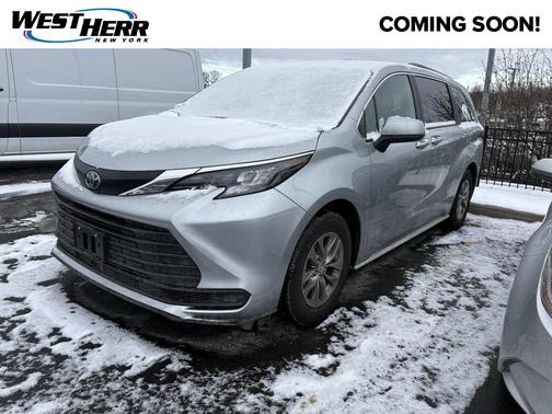 2025 Toyota Sienna LE