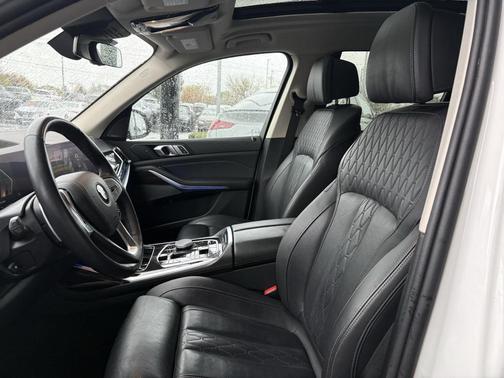 2025 BMW X7 xDrive40i