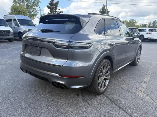 2023 Porsche Cayenne GTS