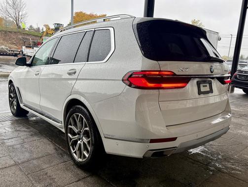 2025 BMW X7 xDrive40i