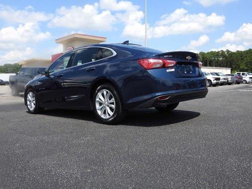 Photo 4 of 33 of 2020 Chevrolet Malibu LT