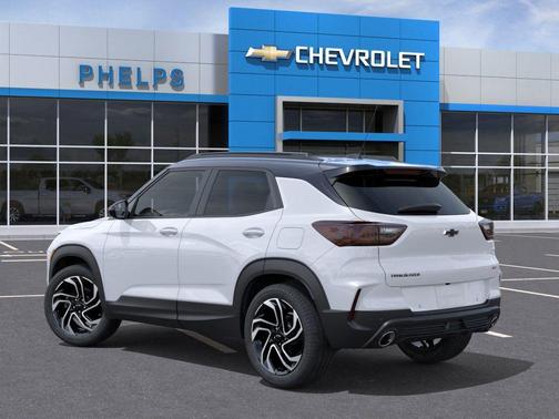 Iridescent Pearl Tricoat 2026 Chevrolet Trailblazer RS