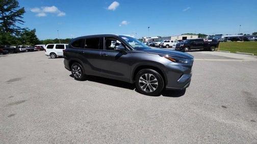 2022 Toyota Highlander Hybrid XLE