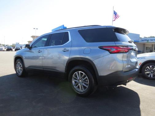 Sterling Gray Metallic 2023 Chevrolet Traverse LT Cloth