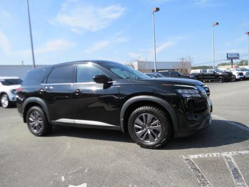 2023 Nissan Pathfinder S