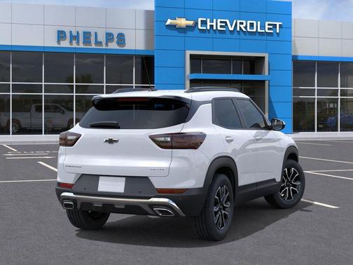 Iridescent Pearl Tricoat 2026 Chevrolet Trailblazer ACTIV