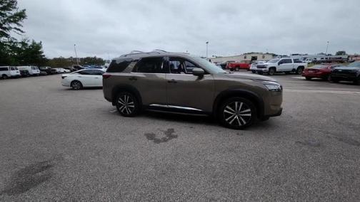 2023 Nissan Pathfinder Platinum