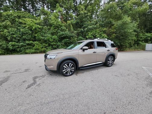 2023 Nissan Pathfinder Platinum