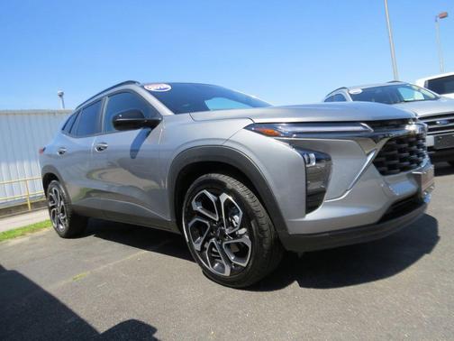 Sterling Gray Metallic 2025 Chevrolet Trax 2RS