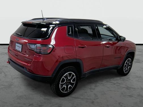 2025 Jeep Compass Trailhawk