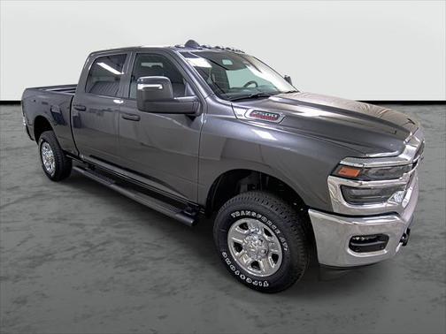 2025 RAM 2500 Tradesman Crew Cab 4x4 6'4' Box