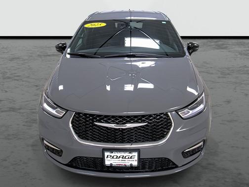 2025 Chrysler Pacifica L