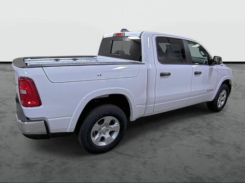 Bright White Clearcoat 2026 RAM 1500 Big Horn/Lone Star